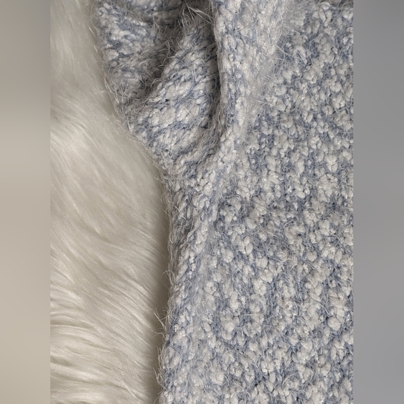 EUC Buffalo David Bitton sky blue/white marled fuzzy luxuriously soft crew neck - Picture 10 of 15